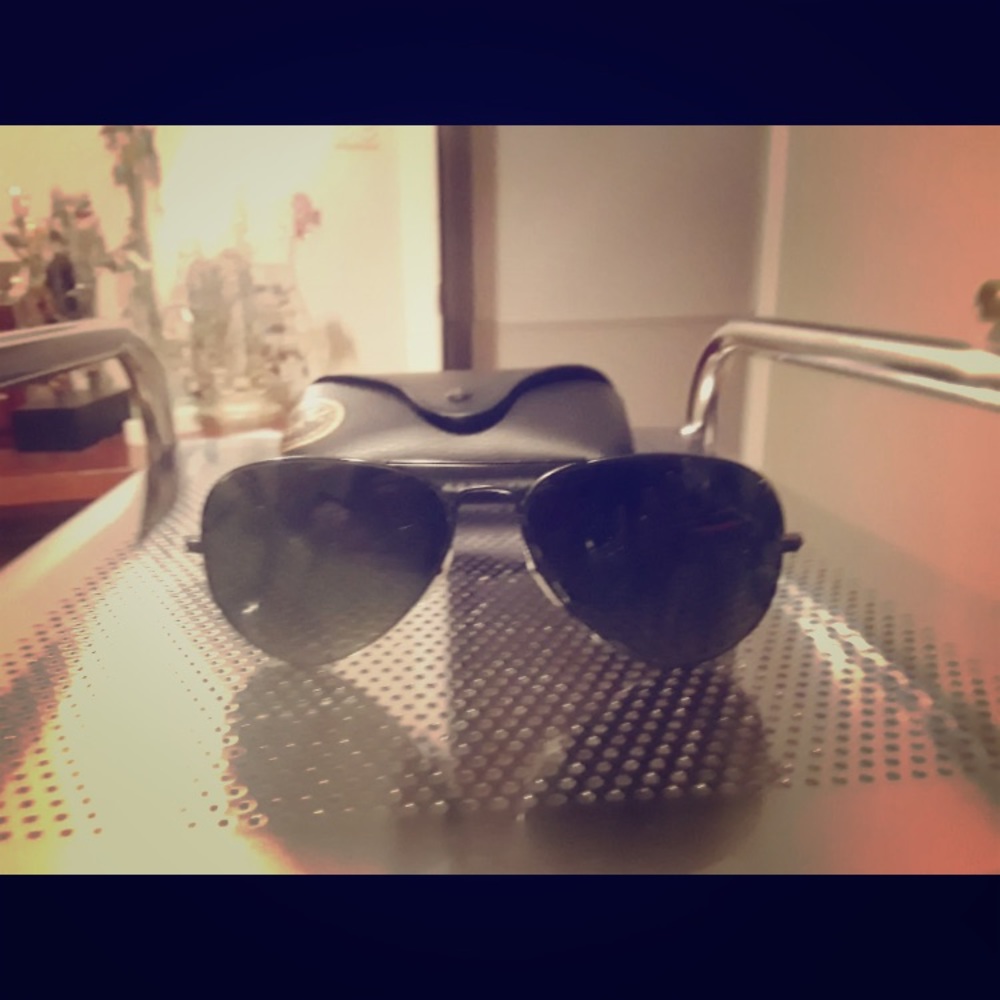 RAY-BAN AVIATOR SUNGLASSES